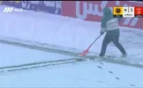ببینید / سفید پوش شدن زمین چمن استادیوم پیش از شروع نیمه دوم بازی پرسپولیس - سپاهان