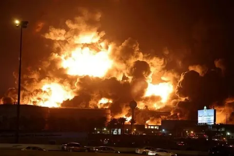 انصارالله یمن: طی دو حمله پهپادی، موقعیت‌های حساس در فرودگاه ابها و تأسیسات آرامکو در عربستان را هدف قرار دادیم/ این حملات در پاسخ به نقض حریم هوایی یمن در استان صعده انجام شد