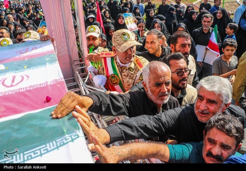 تصاویر: تشییع پیکر سه سرباز شهید پادگان بمپور در رفسنجان