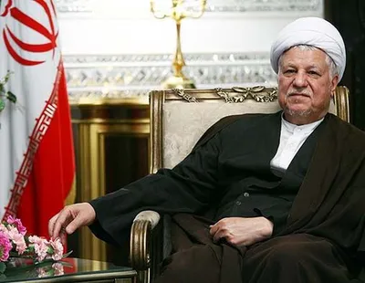 خاطرات آیت الله هاشمی رفسنجانی، ۱۵ آذر ۱۳۷۷: سه امام جمعه درباره افراط در برنامه‌های موسیقی در کیش گفتند؛ گفتم قابل تحمل است، سخت گیری بیش از مرکز در کیش روا نیست