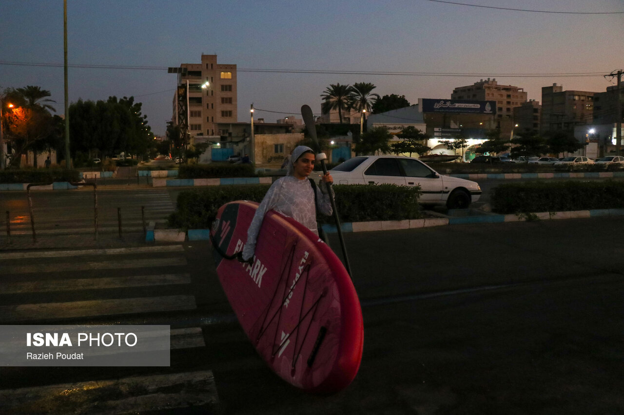 تصاویر: «پدل‌برد» سواران ساحل خواجه‌عطا - بندرعباس