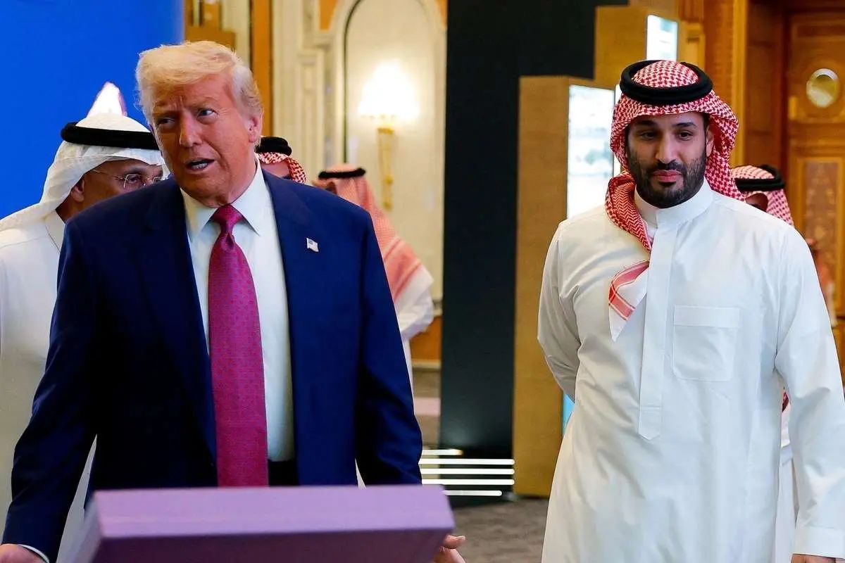 الجزیره: بعد از ظهر شنبه، بن سلمان در تماس تلفنی با ترامپ هشدار داد که حمله به زیرساخت‌های حیاتی ایران می‌تواند به حملات تهران علیه تأسیسات انرژی کشور‌های حاشیه خلیج فارس منجر شود؛ سپس شنبه شب، رئیس‌جمهور آمریکا اعلام کرد که حمله برنامه‌ریزی شده خود را لغو کرده