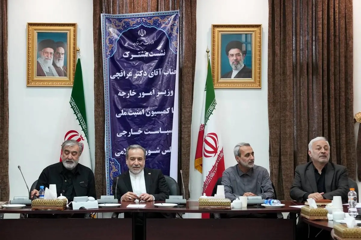 عراقچی نمایندگان مجلس را در جریان طرح‌ها و پیشنهادات مختلف مطرح‌ شده در روند مذاکرات قرار داد