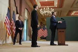 سی‌بی‌اس به نقل از یک مقام آمریکایی: واشنگتن ادامه مذاکرات را غیرحضوری و از راه دور با عمانی‌ها و قطری‌ها ادامه خواهد داد / هیچ‌کدام از مقامات ارشد آمریکایی از جمله ونس برای مذاکرات به عمان نرفته‌اند؛ کوشنر و ویتکاف نیز حضور ندارند