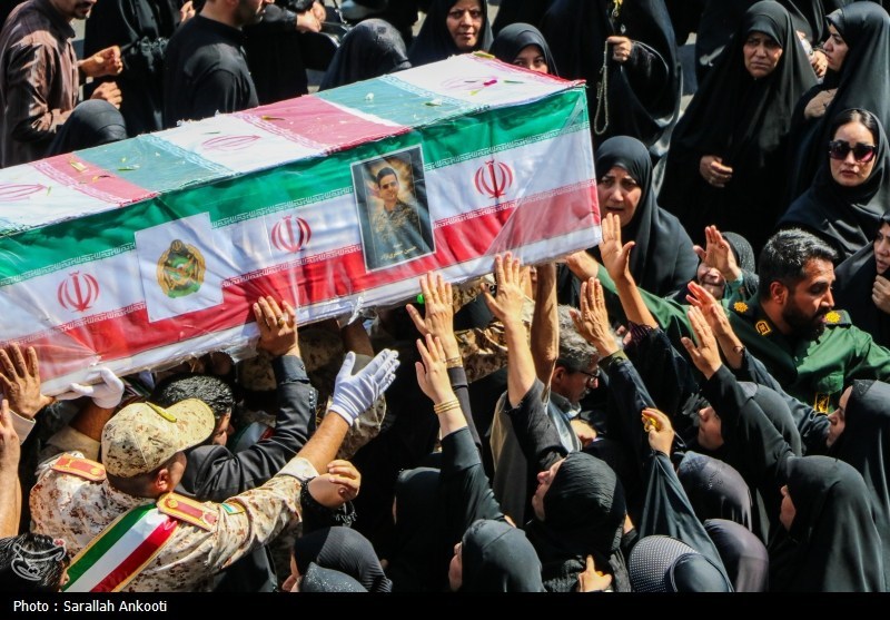 تصاویر: تشییع پیکر سه سرباز شهید پادگان بمپور در رفسنجان