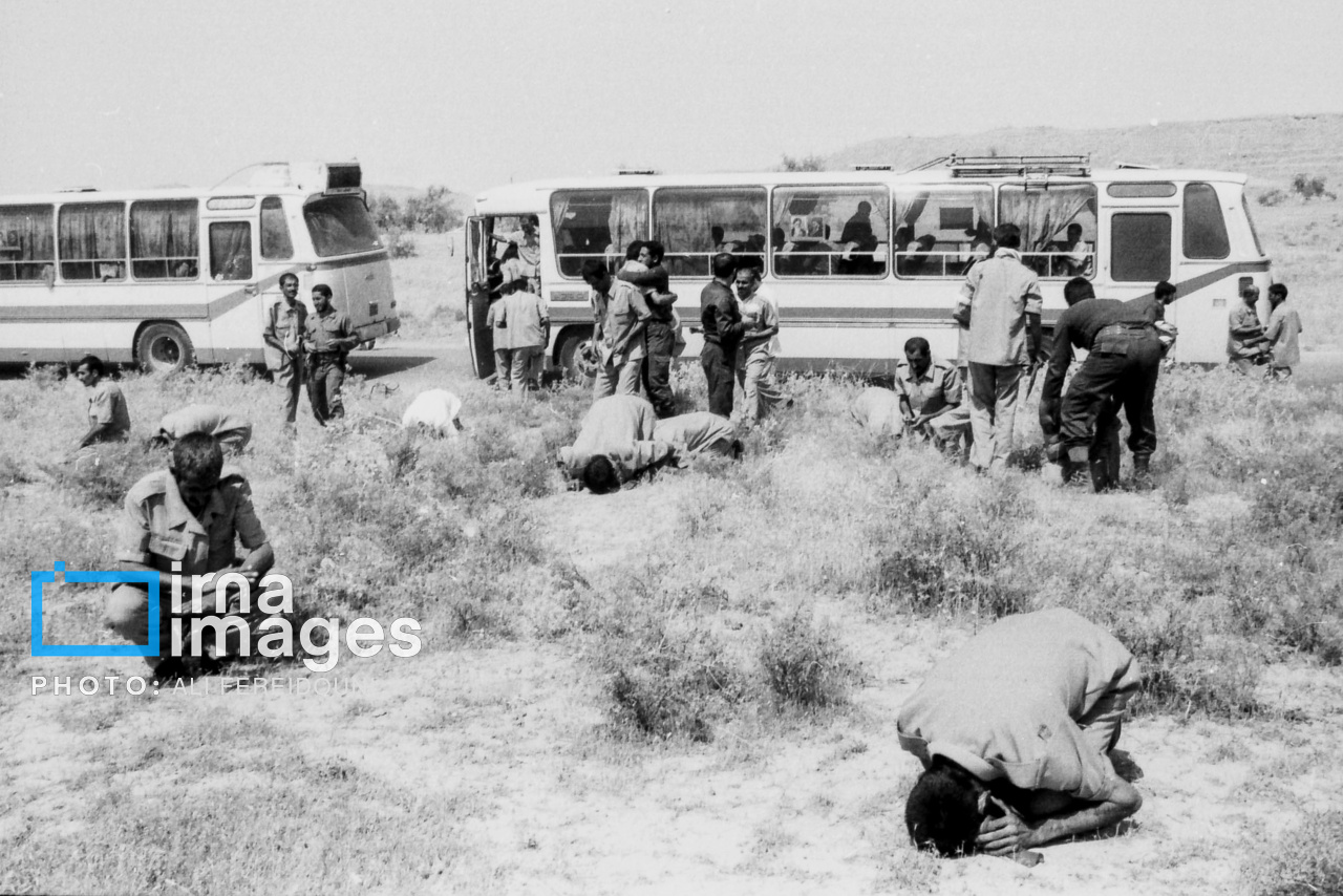 تصاویر: لحظه ورود آزادگان به میهن