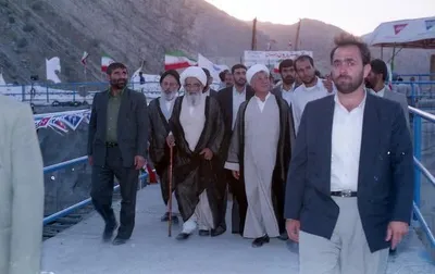 خاطرات آیت الله هاشمی رفسنجانی، ۱۹ آبان ۱۳۷۷: فرمانده تیم جستجوى اجساد شهدا گفت، پس از توافق با دولت عراق، در مناطق درگیرى جمعاً بیش از ۴۰ هزار جسد یافته‌ ایم