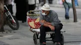 ۴۴ درصد جمعیت کشور دچار فقر مطلق هستند، یعنی ۳۵ میلیون نفر توان تامین هزینه‌های ضروری زندگی را آنگونه که شایسته است ندارند / ۴ میلیون دچار فقر شدید هستند / در سال ۱۴۰۱ دو میلیون نفر به جمعیت فقر مطلق اضافه شد