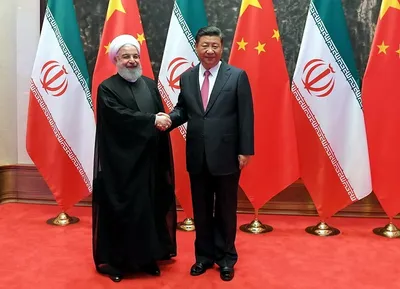 قرار است چین مقدار زیادی نفت از ایران بخرد؛ پرداخت دو سوم به صورت نقد و یک سوم در قالب کالا و خدمات / ایران مرکز کارخانه‌های بزرگ چینی و پخش محصولات در خاورمیانه و غرب آسیا می‌شود / تهران، ایستگاه اصلی جاده جدید ابریشم چین است