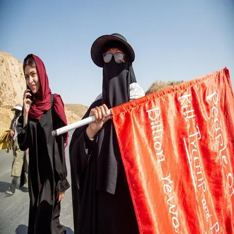 تصاویر: جاده‌های مشهدالرضا میزبان زائران پیاده