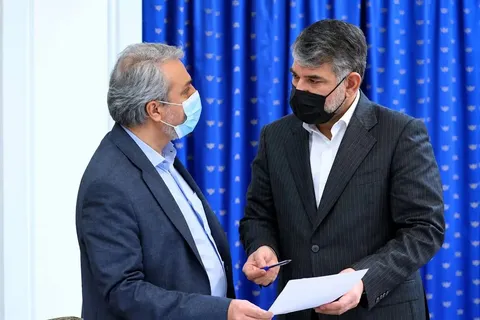 ‌اتهامات فاطمی امین شامل «اخلال در نظام اقتصادی کشور» و «اهمال در انجام وظایف قانونی در مدیریت و توزیع ارز اختصاص یافته به وزارت صمت» بود/ اقدام ساداتی‌نژاد در ثبت سفارش‌های حجم غیر متعارف چای احراز شده؛ نیاز سالانه کشور به واردات حدود ۱۰۰ هزار تن بوده، اما برای حدود ۴۰۰ هزار تن چای تخصیص ارز انجام شد که سهم گروه دبش ۲۷۰ هزار تن بوده/ او در پرونده نهاده‌های دامی نیز محکوم شده