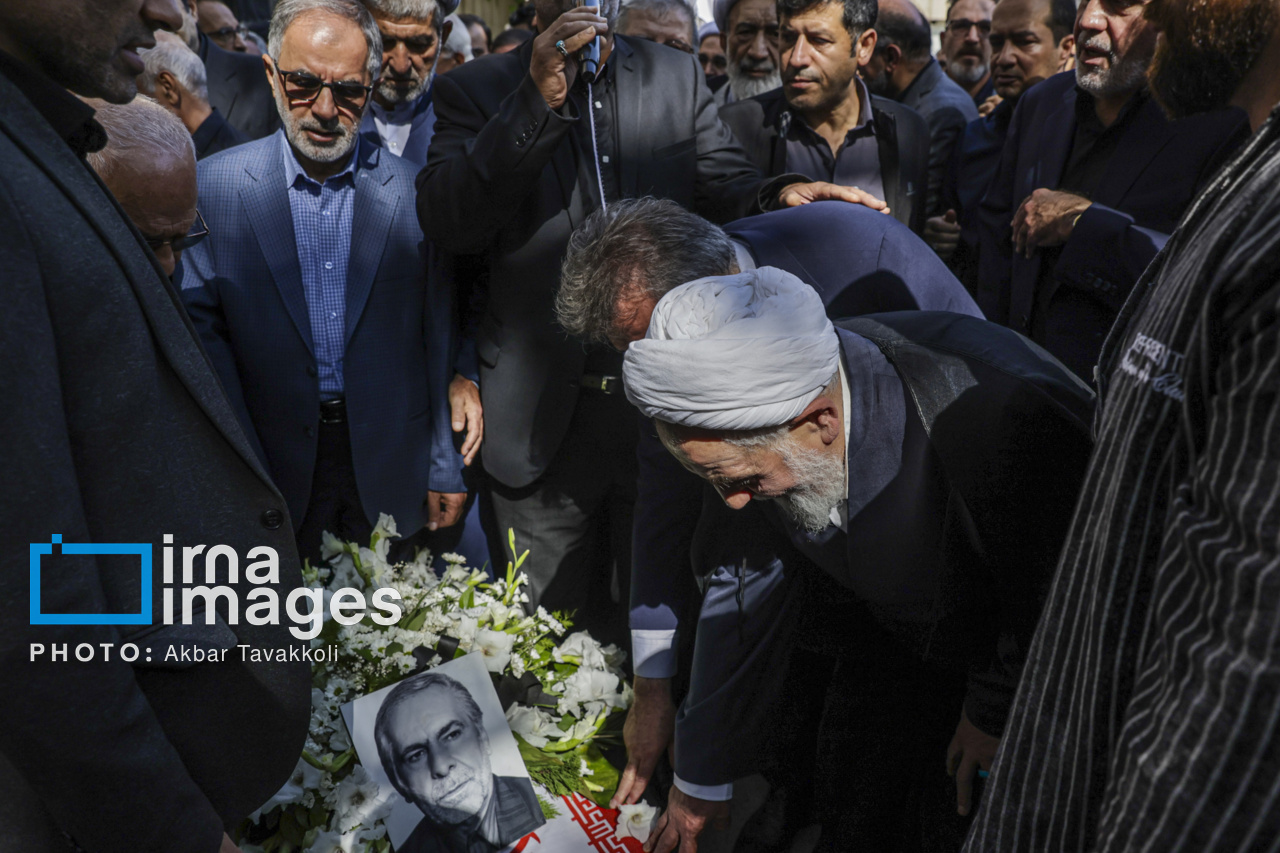 تصاویر: تشییع پیکر زنده یاد «احمد ناطق نوری»