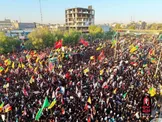 ببینید/ ورود سید محمد تقی الحکیم به حرم امیرالمومنین (ع) و اقامه نماز بر پیکر رهبر شهید