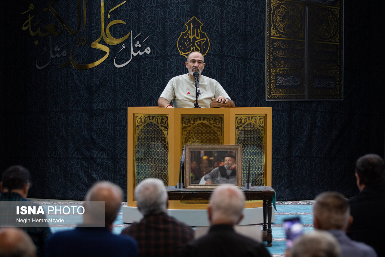 تصاویر: مراسم یادبود «اکبر عبدی» در مسجد بلال