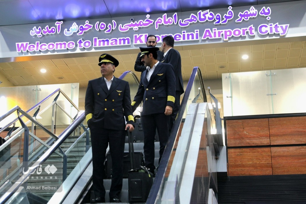 تصاویر: ورود خلبان ایرانی پرواز یمن به فرودگاه امام