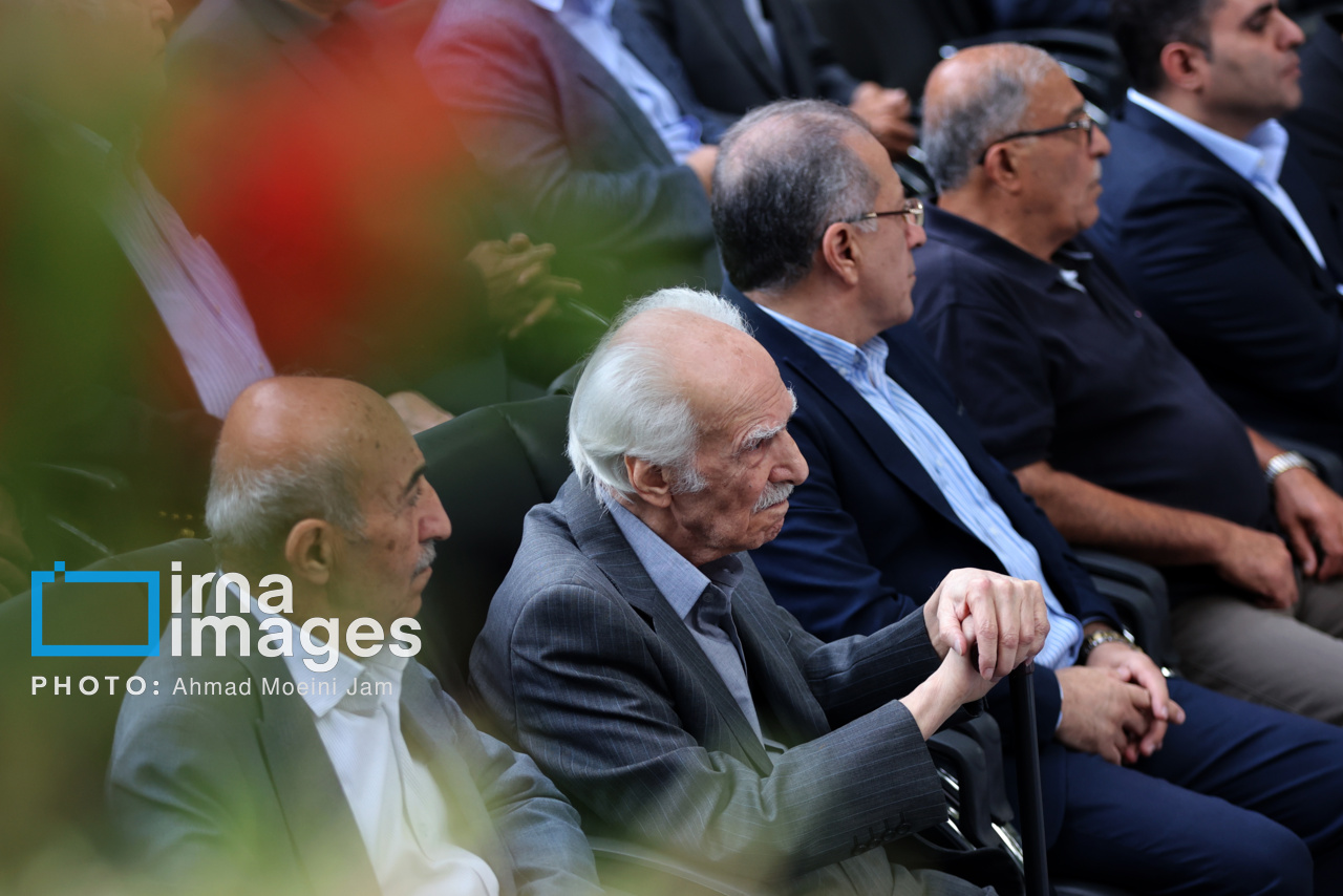 تصاویر: نخستین سالگرد زنده یاد «محمود فرشچیان»