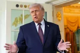 ترامپ: برخی می‌گفتند شما نباید اجازه دهید ایران هیچ موشکی داشته باشد؛ آیا باید اجازه دهم عربستان موشک داشته باشد، اما آنها نداشته باشند؟ کار‌ها این‌طور پیش نمی‌رود / موشک‌ها فقط به یک نقطهٔ کوچک آسیب می‌زنند، اما کرهٔ زمین را نابود نمی‌کنند