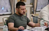 زلنسکی درباره پوتین: من نمی‌فهمم چرا رهبرِ بزرگ‌ترین کشورِ زمین به چند کیلومترِ دیگر نیاز دارد / او فقط از جامعهٔ خودش می‌ترسد، زیرا می‌خواهد تا زمان مرگ رئیس‌جمهور بماند / او برای حمایت جامعه به ادامهٔ این جنگ امید دارد / این جنگ دربارهٔ زمین نیست، بلکه دربارهٔ استقلال ماست؛ ما این جنگ را نمی‌بازیم