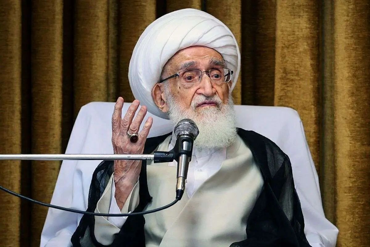 آیت‌الله نوری همدانی: در شرایط کنونی، بر طبل اختلاف کوبیده نشود/ از هر گونه گفتار، رفتار و اقدامی که موجب تضعیف وحدت می‌گردد، پرهیز شود/ مردم و مسئولان باید از گفتار و رفتاری که موجب سلب اعتماد عمومی می‌شود، دوری نمایند