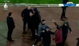ببینید / درگیری بین مازیار زارع و خداداد عزیزی؛ داور هر دو را اخراج کرد