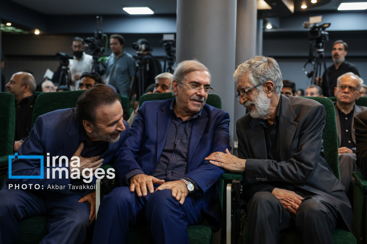 تصاویر: رونمایی از یادنامه شهید «سیدکمال خرازی»