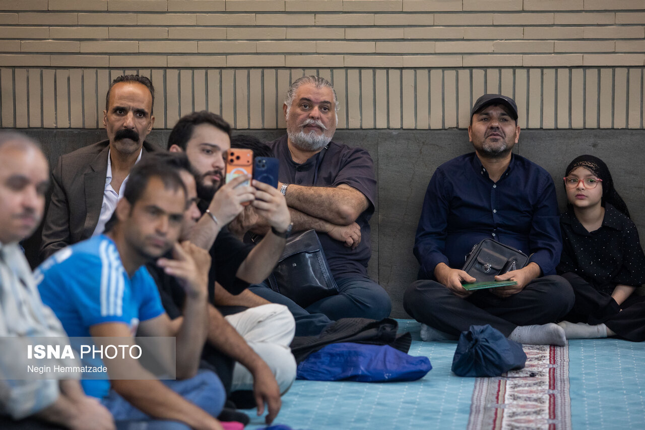 تصاویر: مراسم یادبود «اکبر عبدی» در مسجد بلال