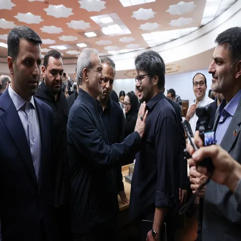 تصاویر: نشست خبری پزشکیان با جمعی از اصحاب رسانه