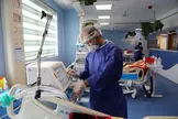 رییس دانشگاه علوم پزشکی قم: خلوت شدن بیمارستان ها در استان، به معنی پایان کرونا نیست