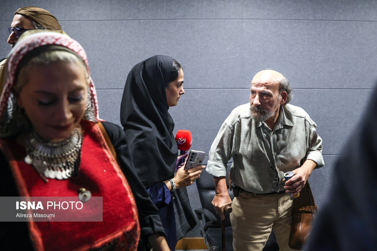 تصاویر: مراسم اهدای نشان درجه یک هنری به علیرضا داوودنژاد