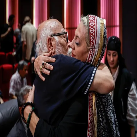 تصاویر: مراسم اهدای نشان درجه یک هنری به علیرضا داوودنژاد