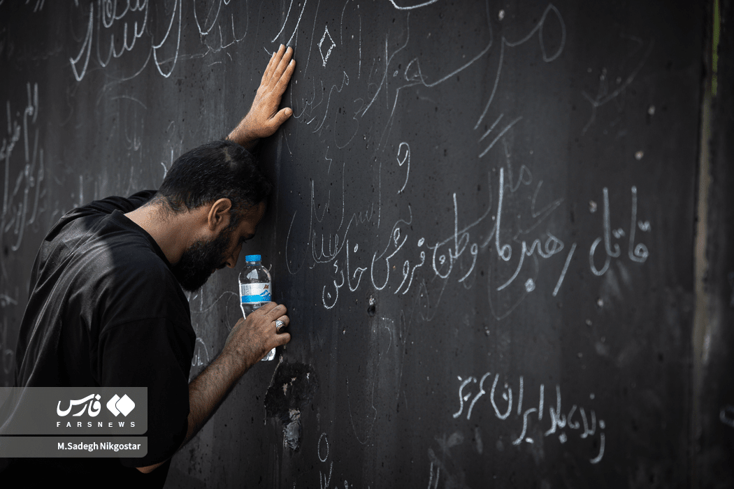 تصاویر: دیوارهای مصلی؛ دفتر یادگار زائران رهبر شهید انقلاب