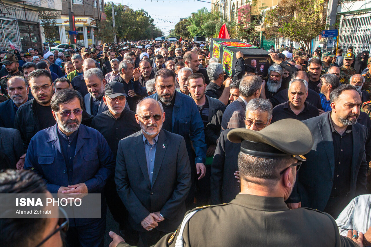 تصاویر: تشییع پیکر پدر امیر سپهبد شهید موسوی - قم
