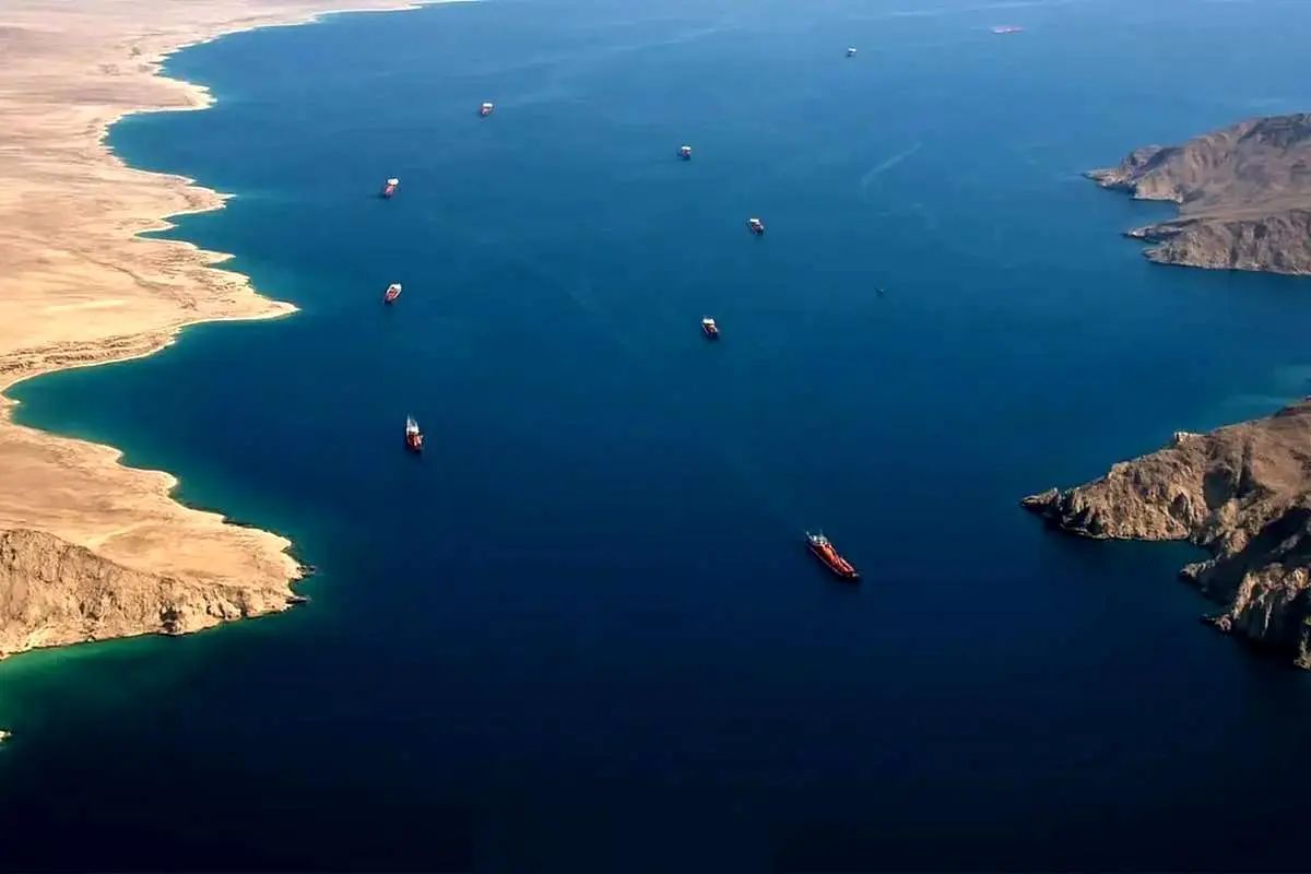 حرکت اولین کشتی در تنگه هرمز پس از توافق/ این نفتکش با پرچم مالت، در مسیر جداسازی ترافیک دریایی ایران حرکت می‌کرد