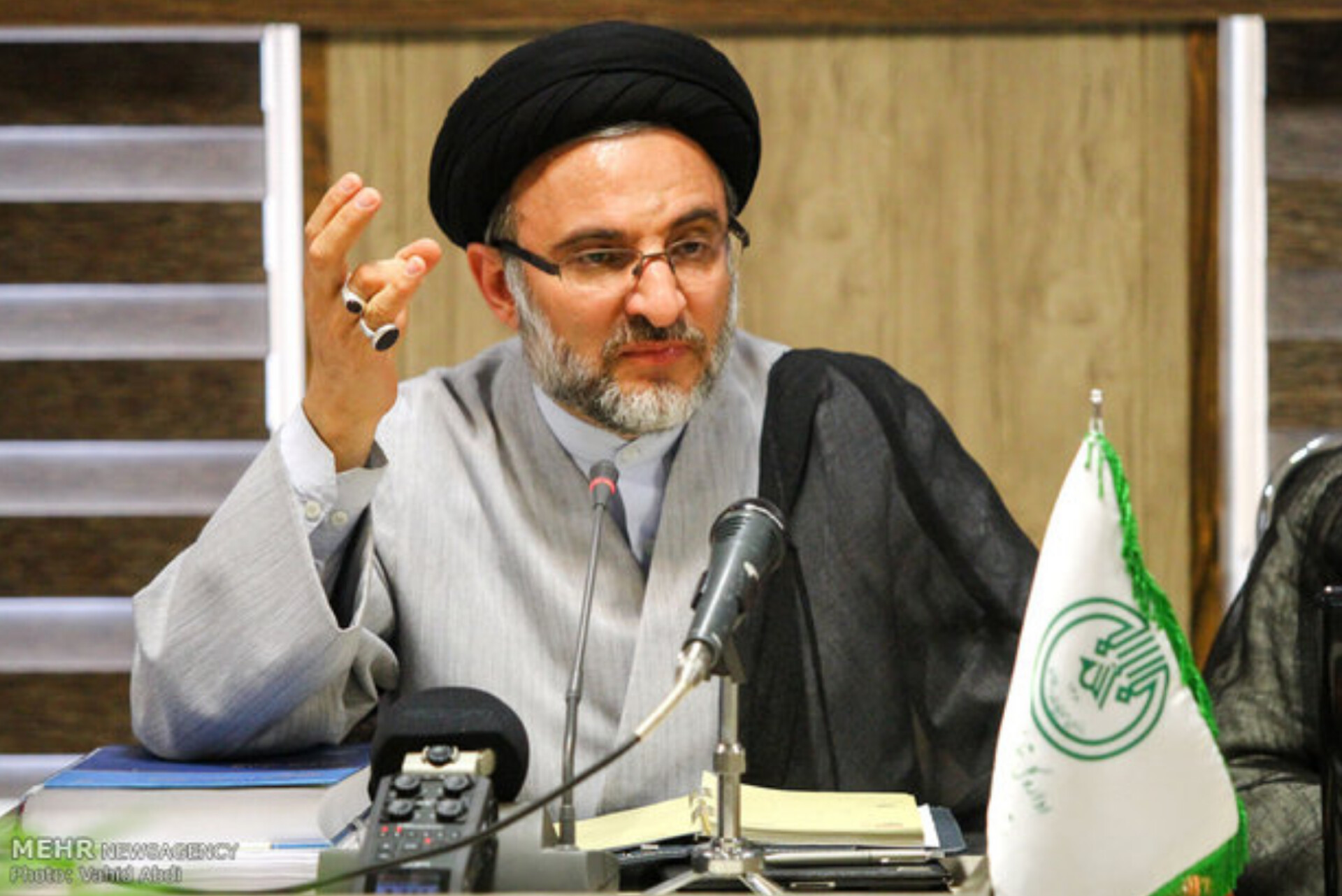 حجت‌الاسلام خاموشی‌: اینکه رهبر انقلاب گفتند «علی‌الوصول نظر دیگری دارم»، یعنی با شرایطی اجازه مذاکره دادند/ از شروط این مذاکره، رفع تحریم و وحدت ساحات است