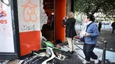 غارتگران فرانسوی در شبکه های اجتماعی پز می‌دهند؛ وزیر کشور: پلیس کنترل را از دست داد