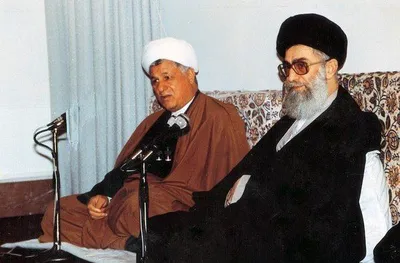 خاطرات آیت الله هاشمی رفسنجانی، ۲۷ اردیبهشت ۱۳۷۷: آیت الله خامنه ای گفتند با عطاءالله مهاجرانى در مورد بی‌بند و باری مطبوعات به نام آزادی، با تُندى اتمام‌حجت كرده‌اند و منتظر اقدام هستند / محمدرضا رحيمى و عزت‌الله ضرغامى نسبت به افکار و سياست‌هاى دولت سازندگی اعلام وفاداری کردند