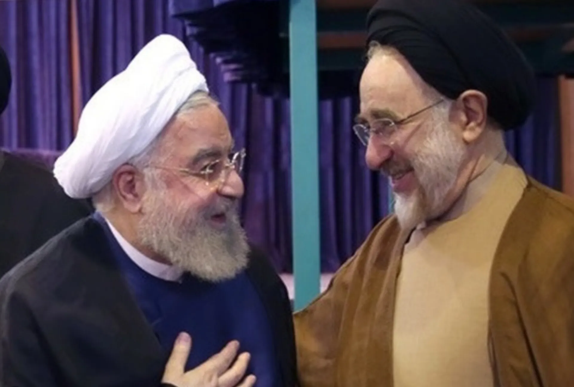 حمله حسین شریعتمداری: اظهارات محمد خاتمی در پوشش «صلح شرافتمندانه» و تاکید حسن روحانی در پوشش «پایان عزتمندانه جنگ»، به معنای تسلیم بی‌شرفانه و ذلیلانه است