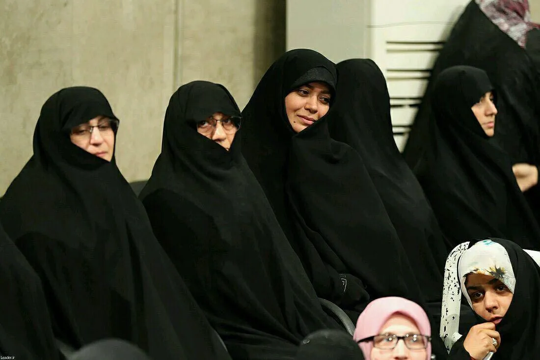 عکس/ الهام چرخنده در ديدار قاريان قرآن با رهبر معظم انقلاب
