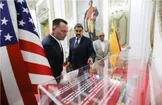 نیویورک تایمز: ترامپ هنوز تصمیمی برای حمله به ونزوئلا نگرفته، اما روبیو  و میلر، معاون رئیس ستاد کاخ سفید گفته‌اند مادورو باید به زور از قدرت کنار زده شود / تیم ترامپ از وزارت دادگستری خواسته تا راهنمایی حقوقی بیشتری ارائه دهد که شامل توجیه حقوقی برای هدف قرار دادن شخص مادورو باشد / یکی از گزینه ها این است که آمریکا مادورو را رییس یک باند نارکوتروریستی [مواد مخدر] معرفی و و به او حمله کند