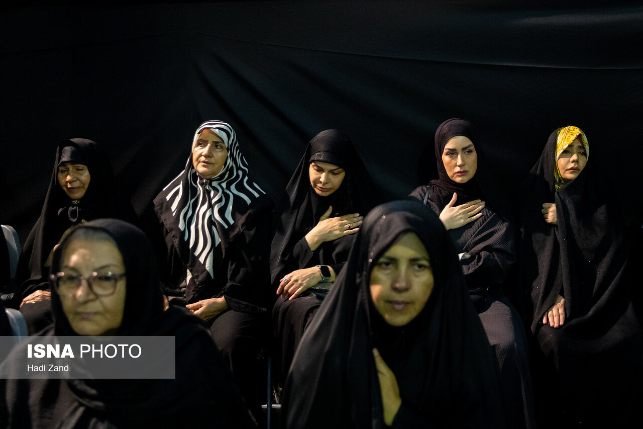 تصاویر: مراسم بزرگداشت رهبر شهید در حسینیه جماران