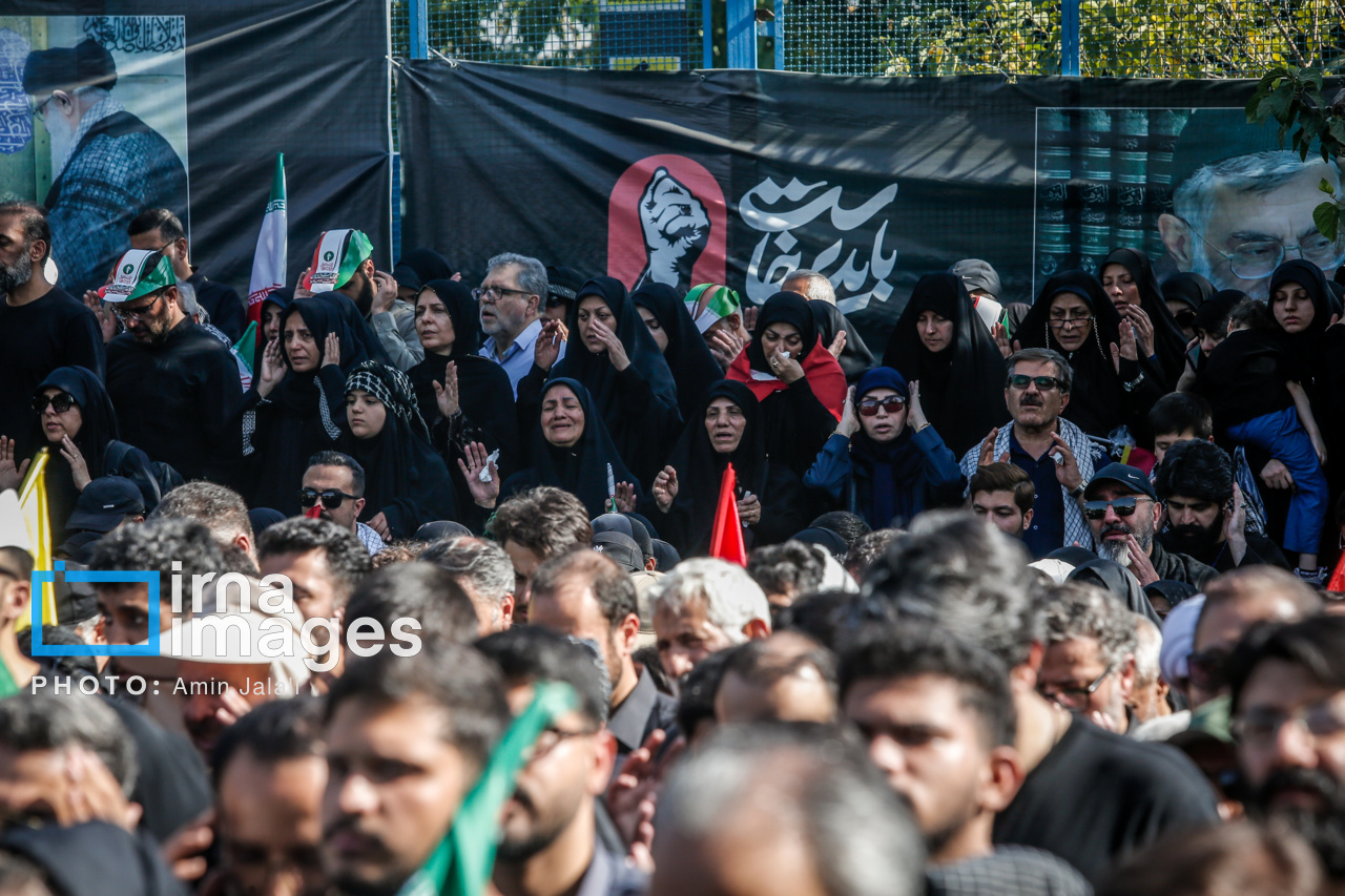 تصاویر: اقامه نماز بر پیکر رهبر شهید انقلاب