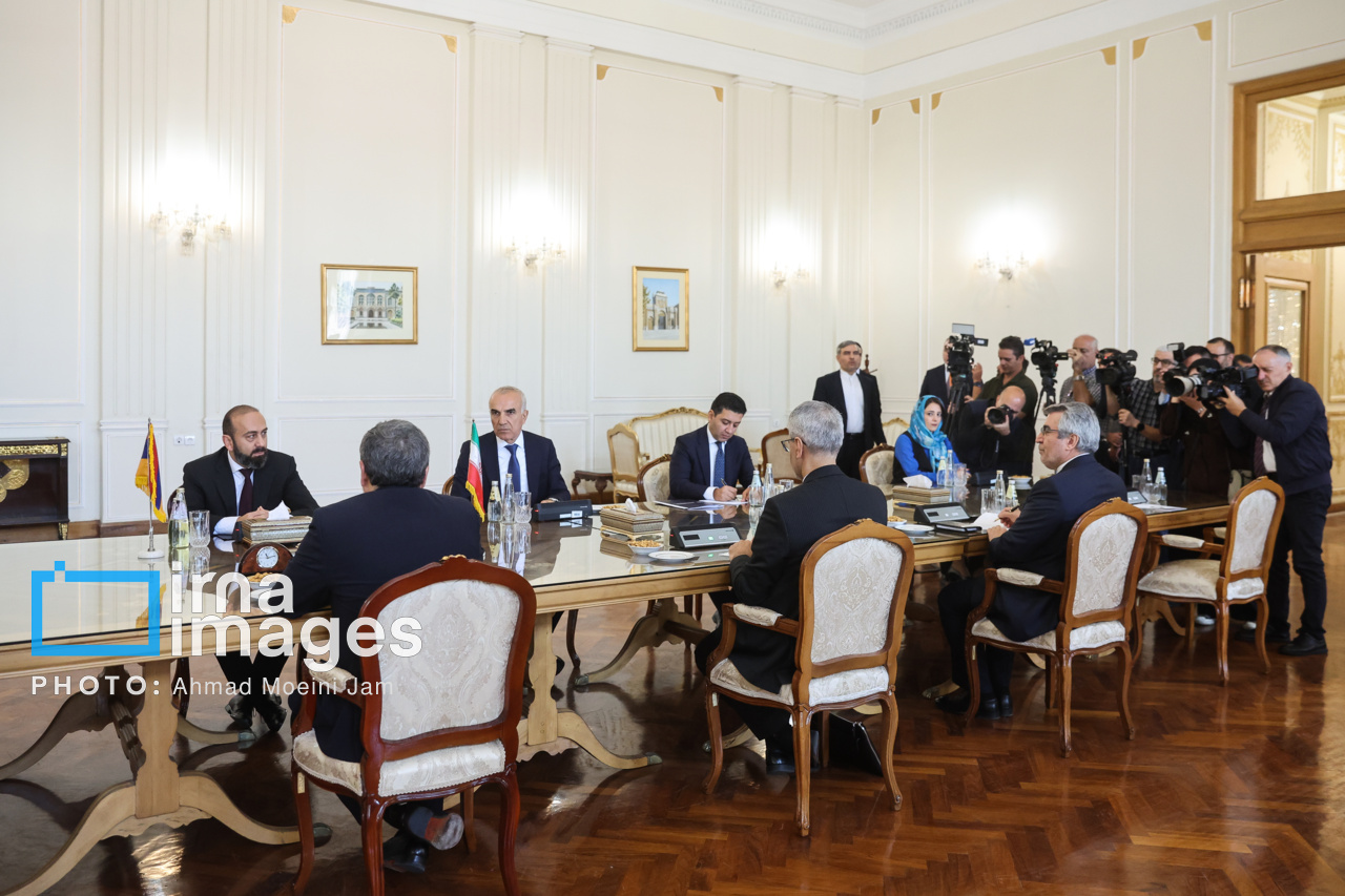 تصاویر: دیدار وزیر امور خارجه ارمنستان با عراقچی