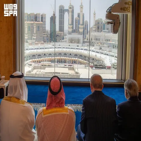 تصاویر: اقامه نماز اردوغان، بن‌سلمان و شهباز شریف پس از امضای توافق دفاعی در مسجدالحرام