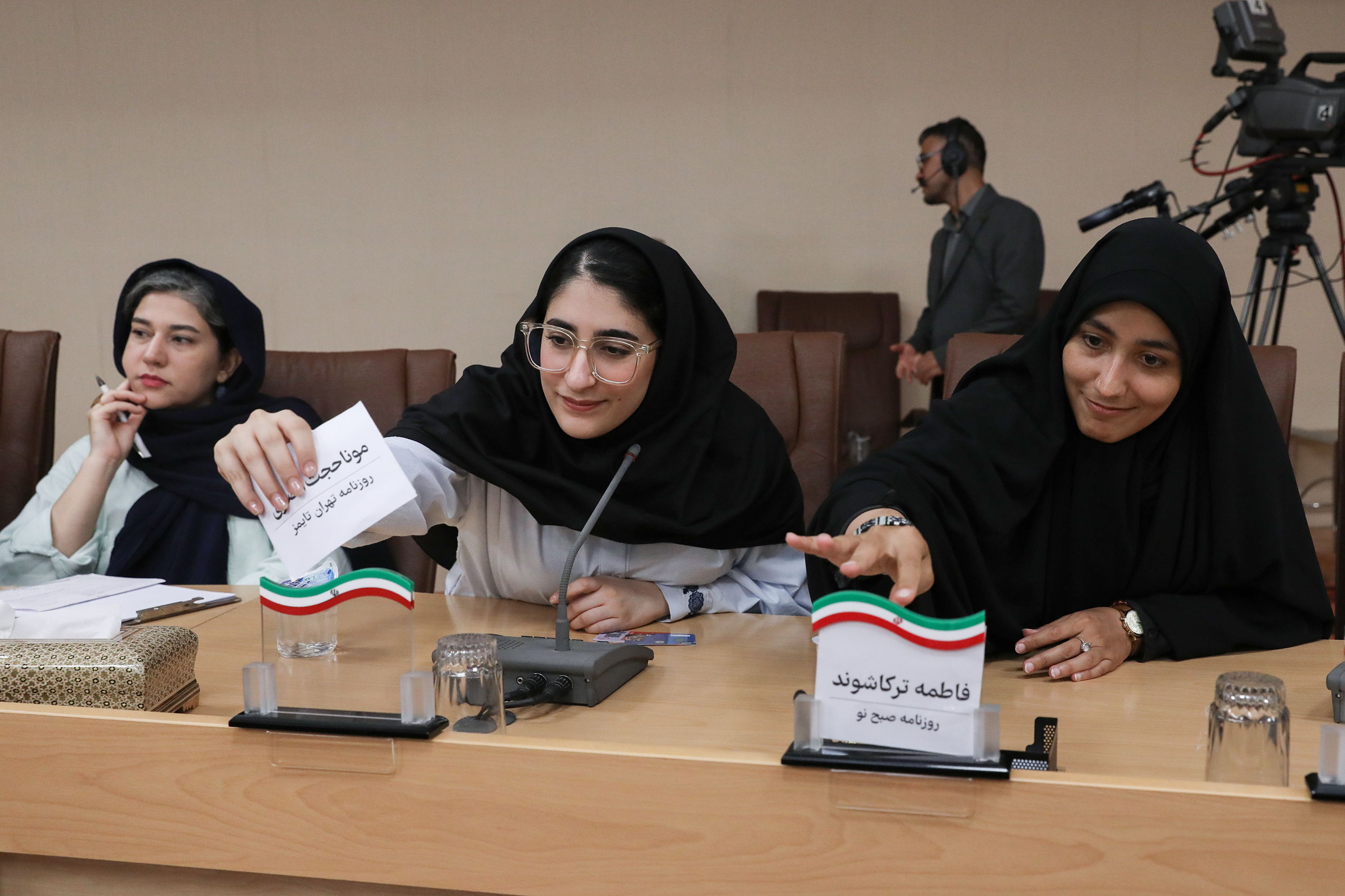 تصاویر: نشست خبری پزشکیان با جمعی از اصحاب رسانه