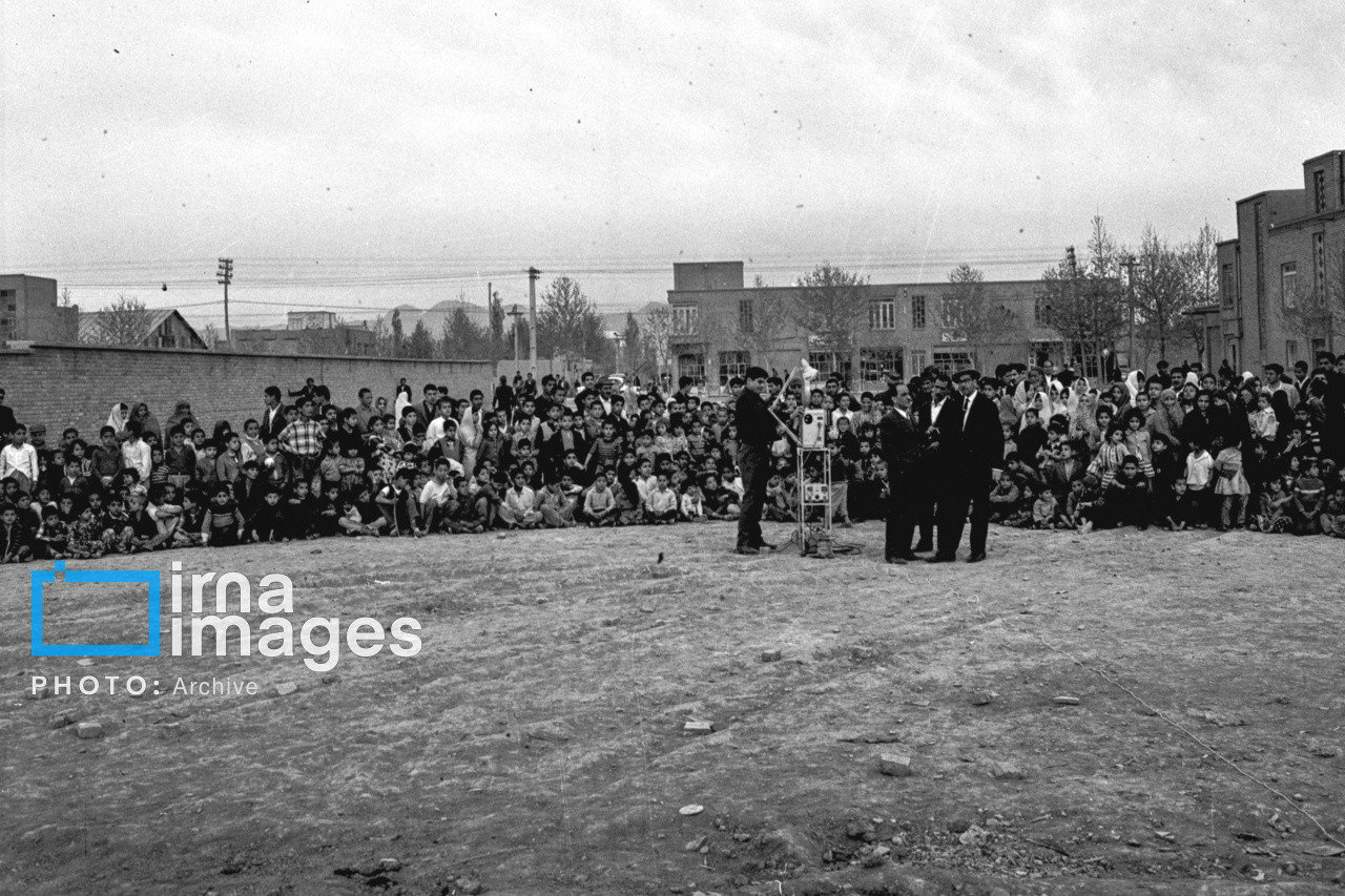 تصاویر: سینمای سیار در نازی‌آباد تهران، ۱۳۴۳