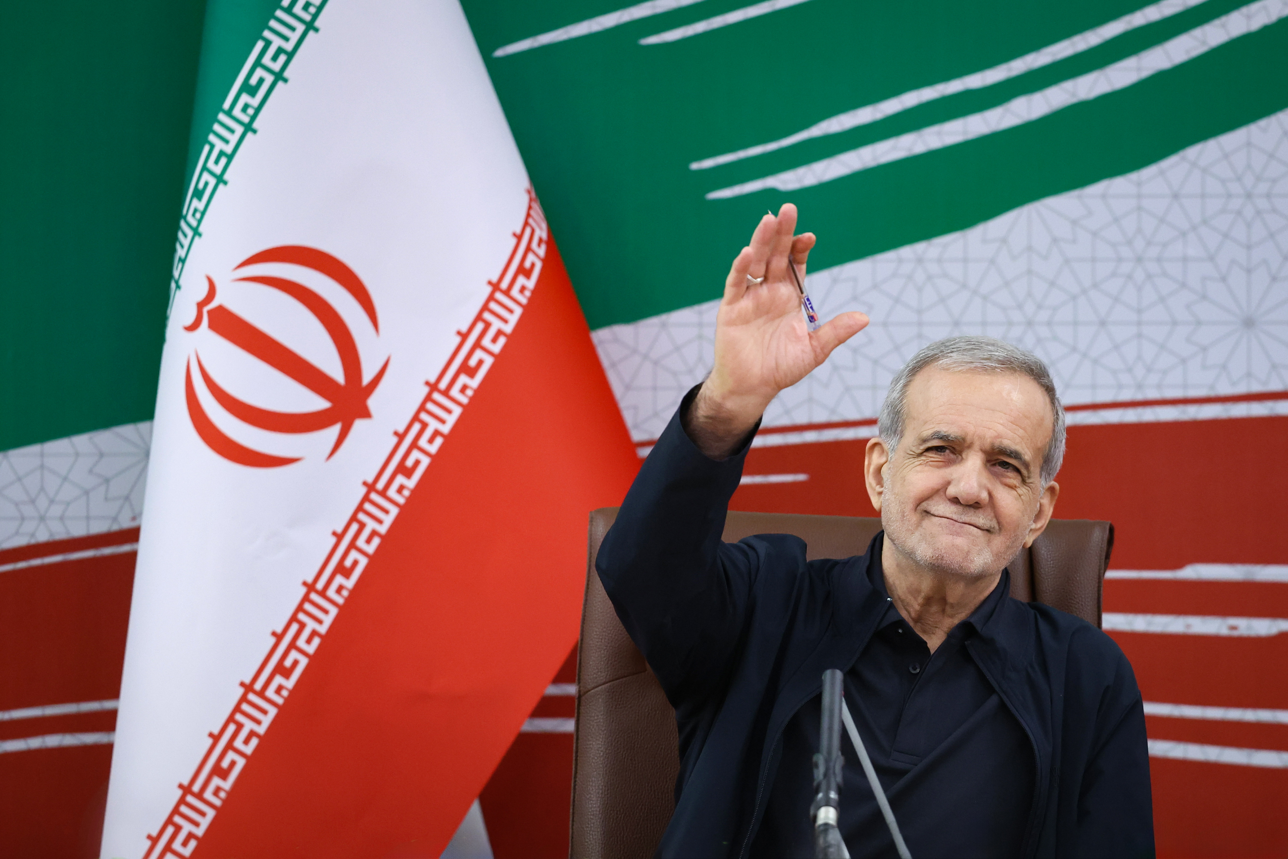 تصاویر: نشست خبری پزشکیان با جمعی از اصحاب رسانه