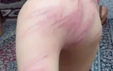 ضرب‌وشتم وحشتناک دانش‌آموزان توسط معلم به علت گم شدن شارژر موبایل/ یک دانش‌آموز در بیمارستان بستری شد/ آموزش وپرورش ناحیه ۲ سنندج: معلم خاطی مشکل روانی دارد/ حکم اخراجش از شهرستان صادر می‌شود