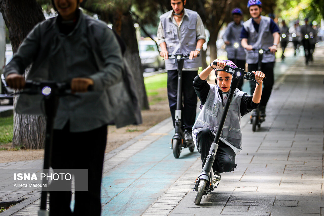 تصاویر: رویداد شهرنوردی با اسکوتر