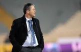 اسکوچیچ تک و تنها امور را جلو می‌برد