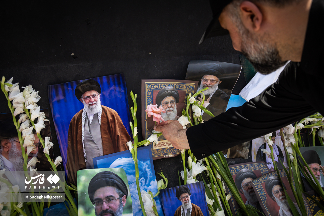 تصاویر: دیوارهای مصلی؛ دفتر یادگار زائران رهبر شهید انقلاب